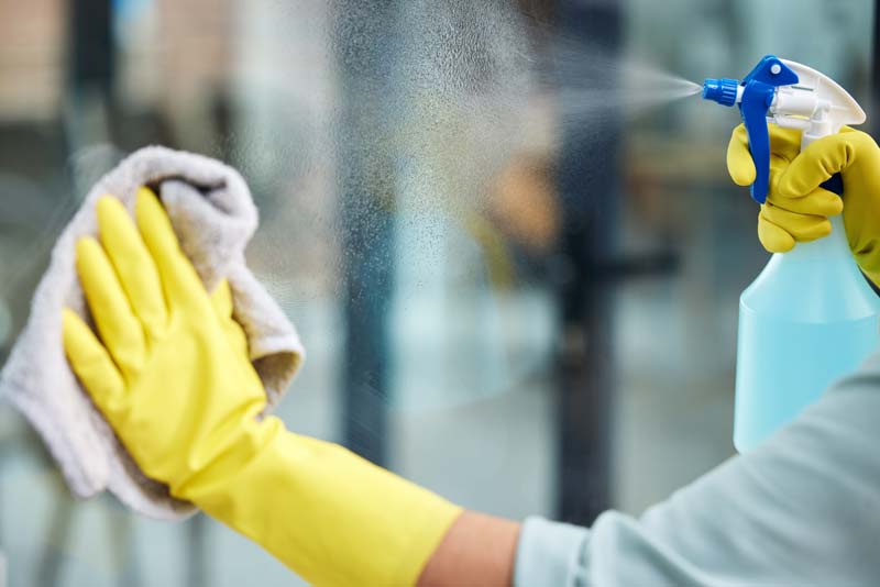 Professionelle Glasreinigung durch die Gebäudereinigung Wunderlich in Köln